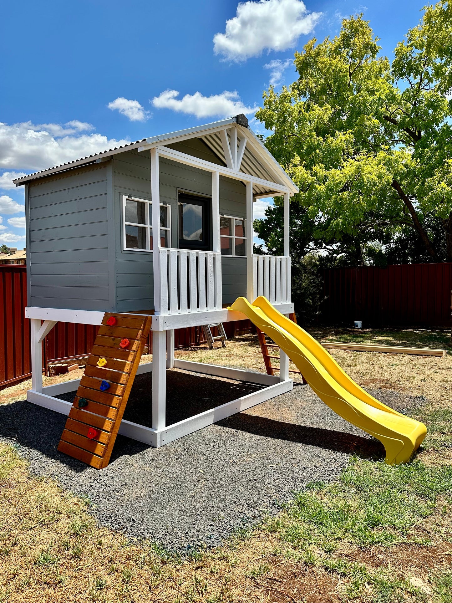 The King Size Beach Hut-Elevated