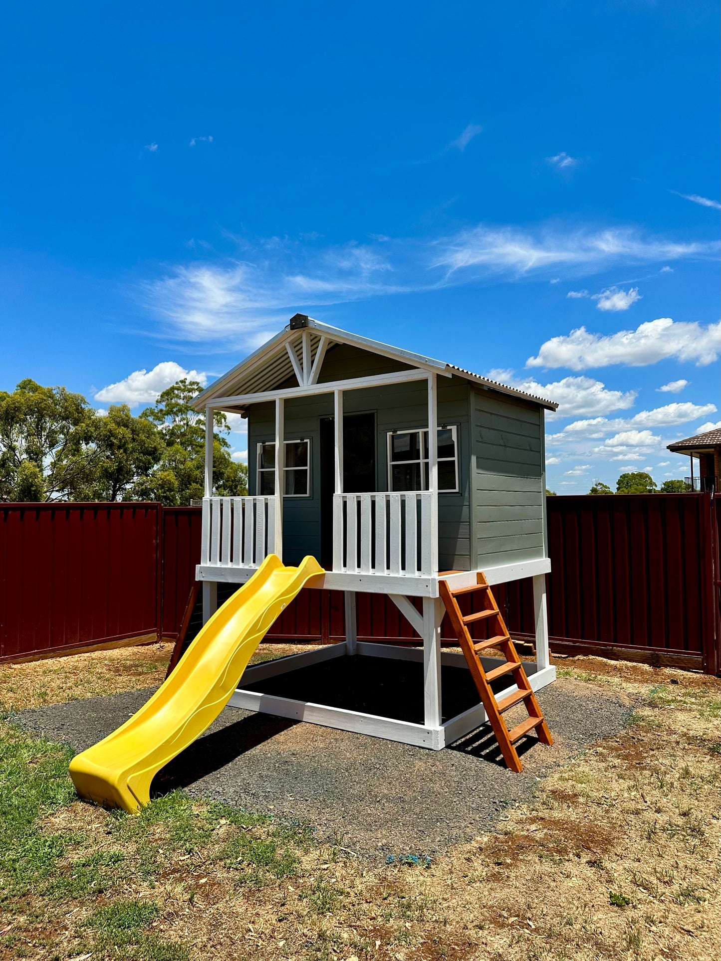 The King Size Beach Hut-Elevated