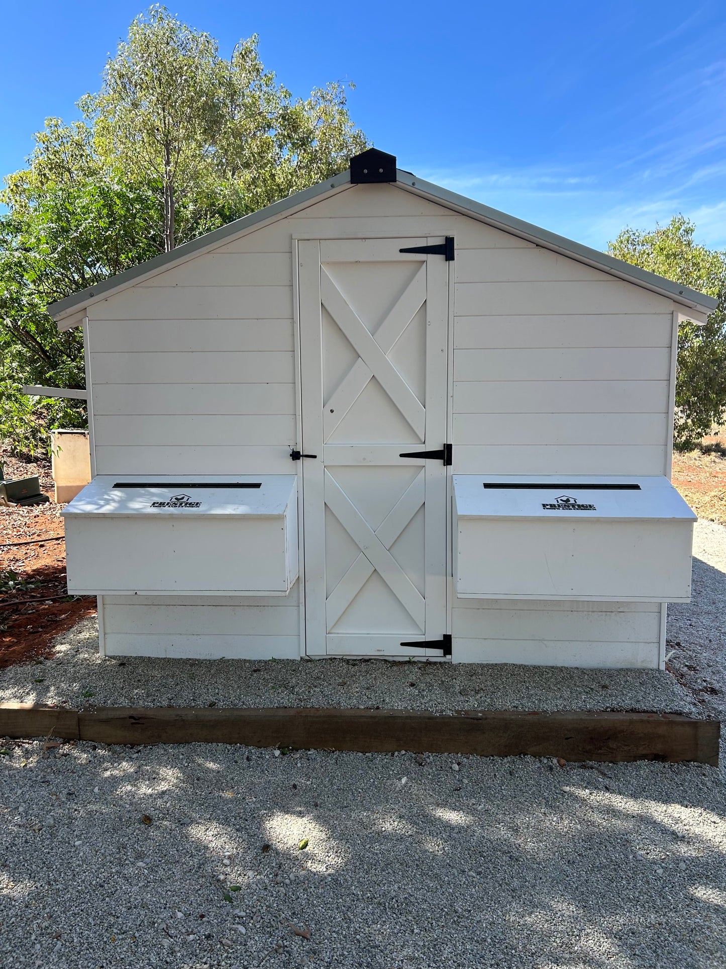 Deluxe Hamptons Hen House