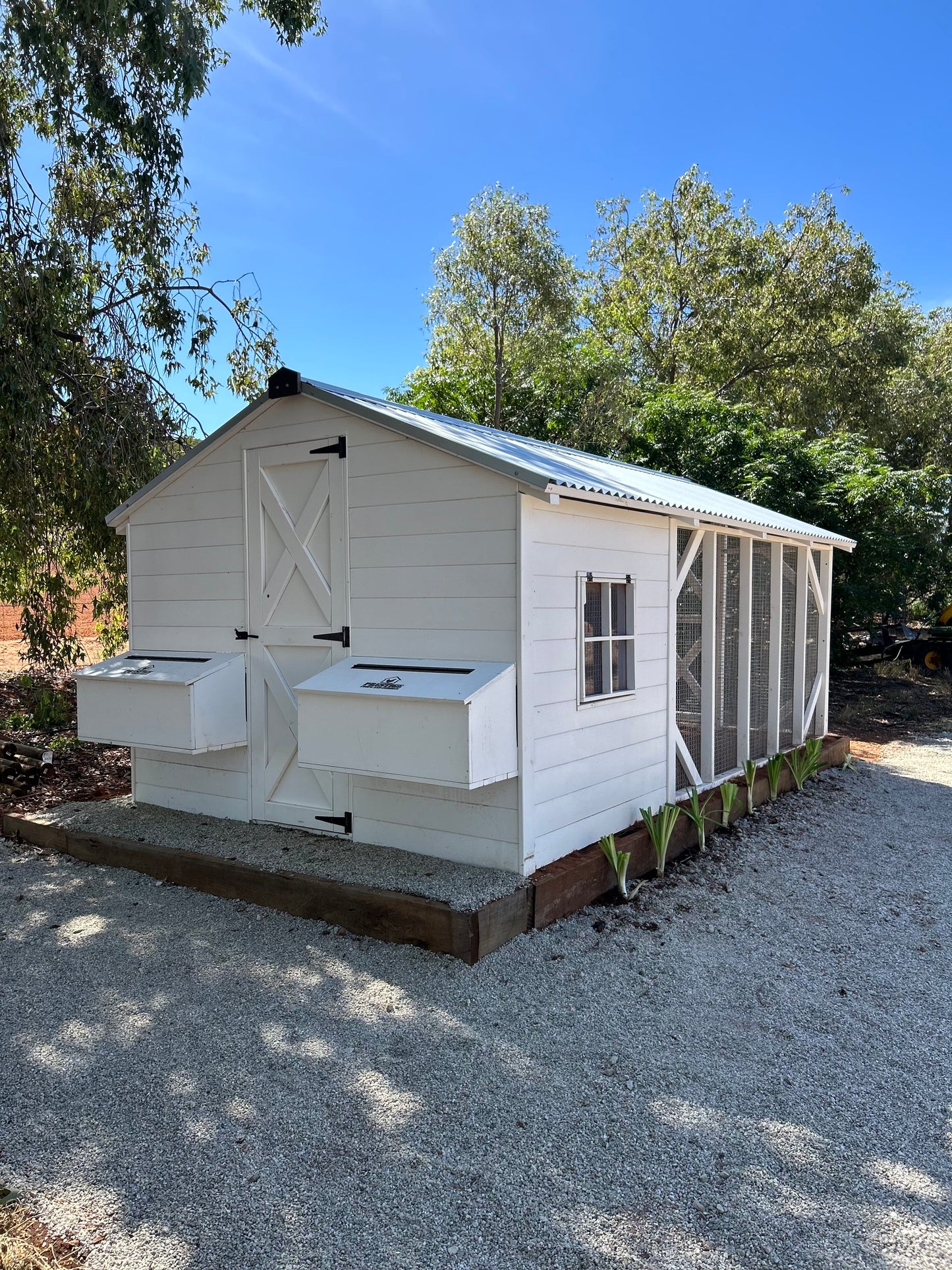 Deluxe Hamptons Hen House