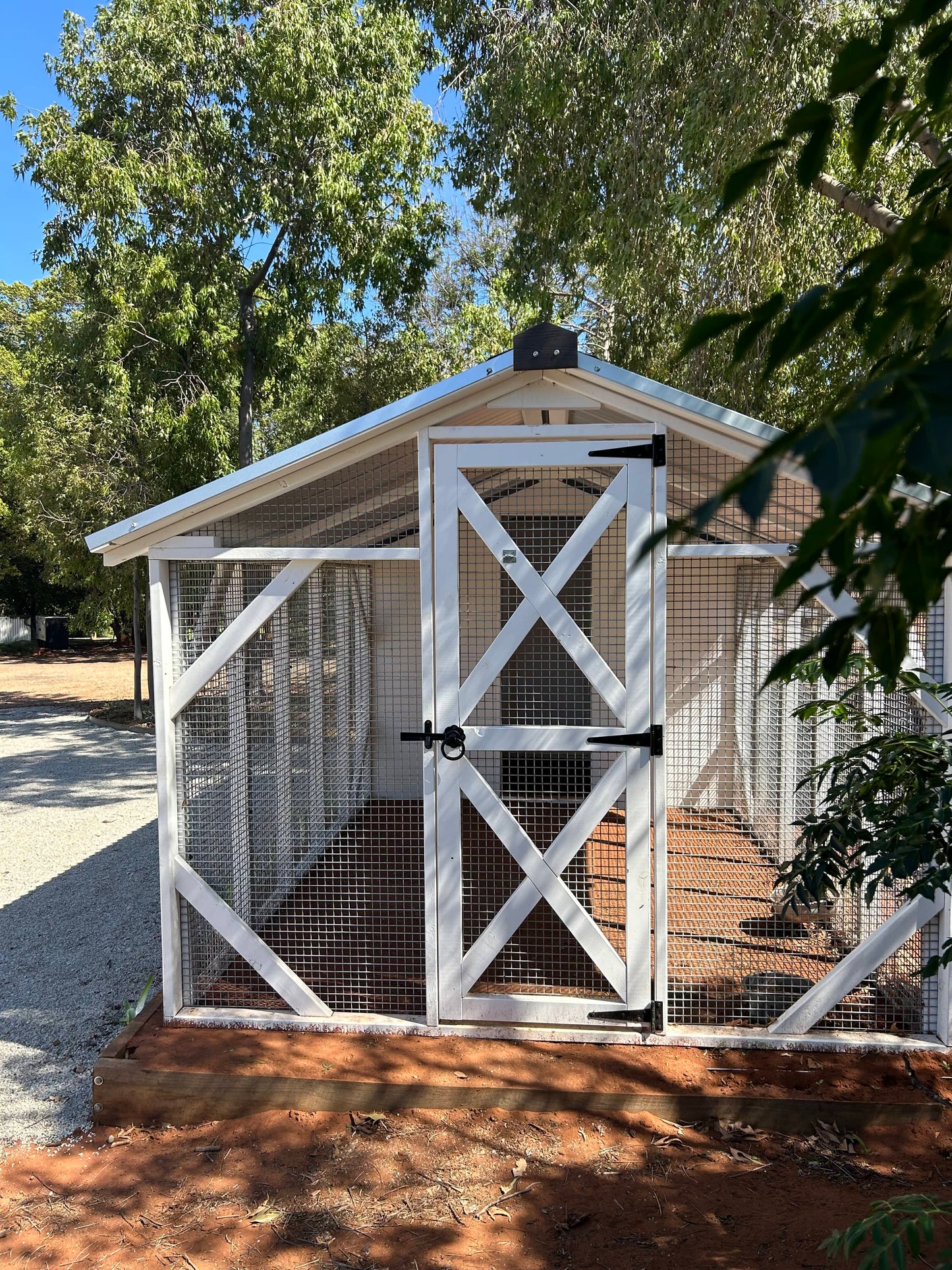 Deluxe Hamptons Hen House